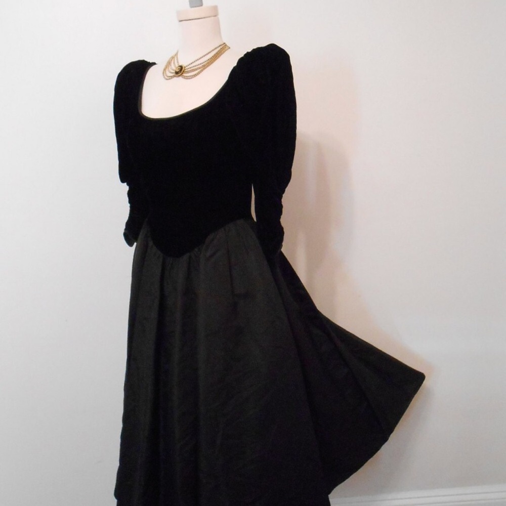 Jessica McClintock Vintage Elegant Black Velvet Dress - Picture 3 of 5